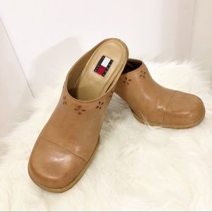 TOMMY HILFIGER VINTAGE MULES SIZE 8 1/2 M TAN